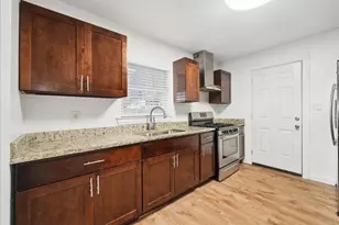 2001 Redman Cir, Dallas, TX 75223 - Photo 12