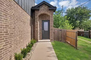 1008 20th St, Fort Worth, TX 76164 - Photo 4