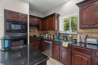 2136 Brownstone Court, Grapevine, TX 76051 - Photo 12