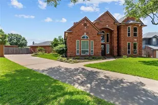 2136 Brownstone Ct, Grapevine, TX 76051 - Photo 2