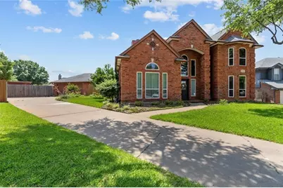 2136 Brownstone Court, Grapevine, TX 76051 - Photo 2