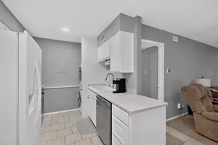 4028 Ridglea Country Club Dr, Fort Worth, TX 76126 - Photo 8