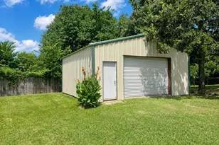 1414 N Binkley Ave, Sherman, TX 75092 - Photo 24