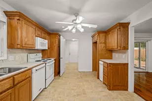 219 W Wilson Ave, Sherman, TX 75090 - Photo 18