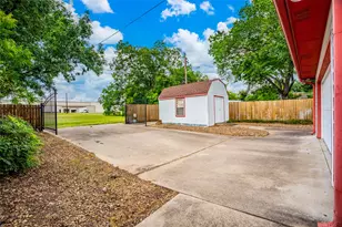 219 W Wilson Ave, Sherman, TX 75090 - Photo 8