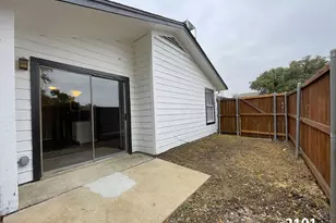 2101 2103 2105 2107 Knoll Crest Dr, Arlington, TX 76014 - Photo 10