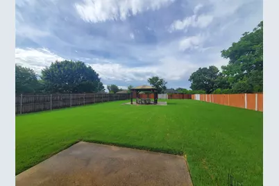 1024 Fair Oaks Drive, Grand Prairie, TX 75052 - Photo 4