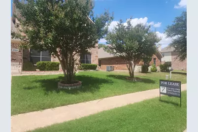1024 Fair Oaks Drive, Grand Prairie, TX 75052 - Photo 2