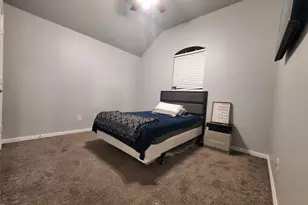 1024 Fair Oaks Dr, Grand Prairie, TX 75052 - Photo 32