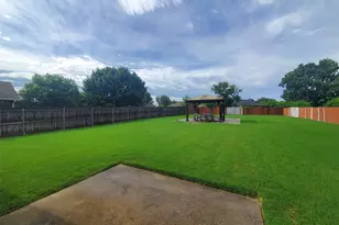 1024 Fair Oaks Dr, Grand Prairie, TX 75052 - Photo 6