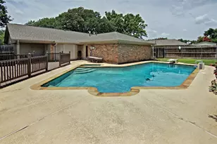 2208 Cambridge Dr, Hurst, TX 76054 - Photo 24