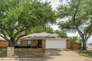 7604 Blossom Dr, Fort Worth, TX 76133 - Photo 1