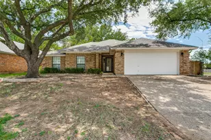 7604 Blossom Dr, Fort Worth, TX 76133 - Photo 2