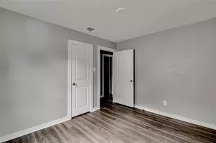 412 E Fogg St, Fort Worth, TX 76110 - Photo 16