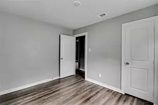 412 E Fogg St, Fort Worth, TX 76110 - Photo 18