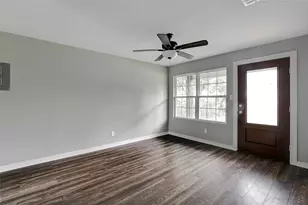 412 E Fogg St, Fort Worth, TX 76110 - Photo 4