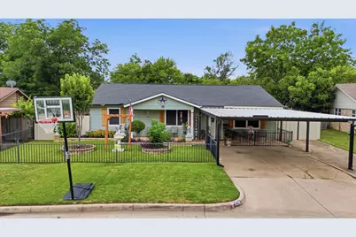 520 Thompson Drive, Saginaw, TX 76179 - Photo 2