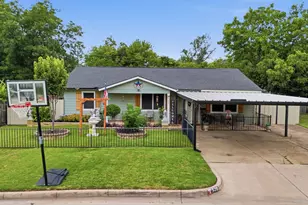 520 Thompson Dr, Saginaw, TX 76179 - Photo 2