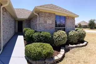 100 Commonwealth Cir, Waxahachie, TX 75165 - Photo 2
