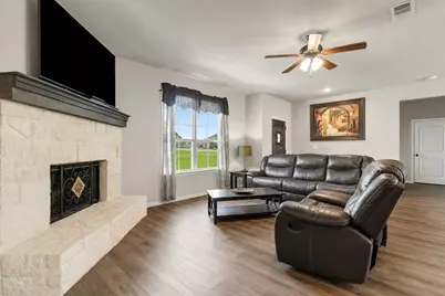 1011 Northern Oaks Court, Springtown, TX 76082 - Photo 4