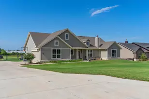 1011 Northern Oaks Ct, Springtown, TX 76082 - Photo 2