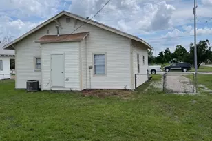 103 W Wichita St, Bowie, TX 76230 - Photo 20