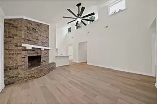105 Oak Ln, Burleson, TX 76028 - Photo 8