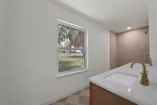 105 Oak Ln, Burleson, TX 76028 - Photo 12