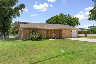 703 N Gilmer Ave, Dawson, TX 76639 - Photo 1