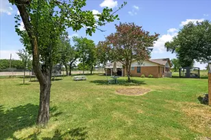 703 N Gilmer Ave, Dawson, TX 76639 - Photo 24
