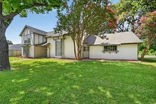 344 Woodbrook Dr, DeSoto, TX 75115 - Photo 2