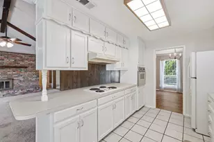 101 Colonial Pkwy, Burleson, TX 76028 - Photo 12