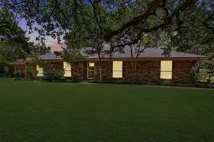 101 Colonial Pkwy, Burleson, TX 76028 - Photo 18