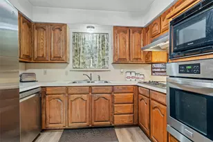 2019 Marilyn Ln, Arlington, TX 76010 - Photo 2