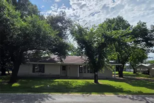 204 Fordyce St, Barry, TX 75102 - Photo 2