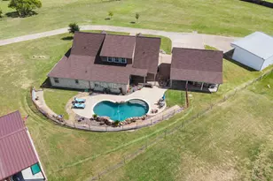 4515 E Renfro St, Alvarado, TX 76009 - Photo 2