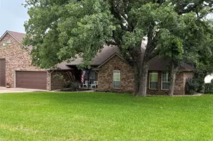 1408 Island Village Ct, Granbury, TX 76048 - Photo 2