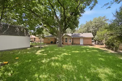 501 Simmons Drive, Euless, TX 76040 - Photo 16