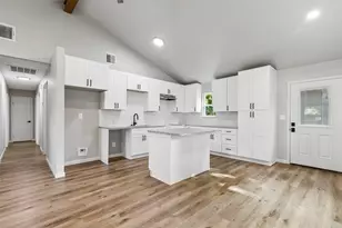 902 Melanie Ln, Keene, TX 76059 - Photo 18