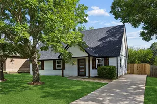 902 Melanie Ln, Keene, TX 76059 - Photo 1