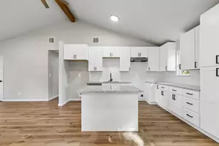 902 Melanie Ln, Keene, TX 76059 - Photo 14