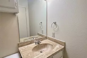 929 W Hickory St, Denton, TX 76201 - Photo 12