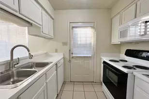929 W Hickory St, Denton, TX 76201 - Photo 4