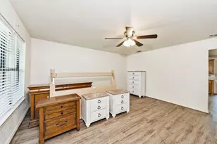 907 N Lamb St, Bowie, TX 76230 - Photo 6