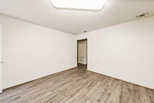 907 N Lamb St, Bowie, TX 76230 - Photo 16