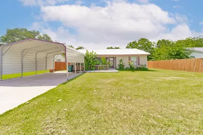 907 N Lamb Street, Bowie, TX 76230 - Photo 2