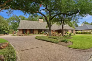 3805 Hollow Creek Rd, Benbrook, TX 76116 - Photo 2