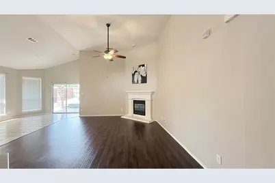 7810 Corona Court, Arlington, TX 76002 - Photo 4