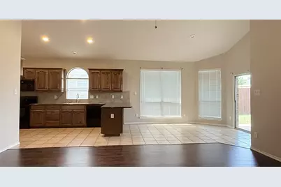 7810 Corona Court, Arlington, TX 76002 - Photo 6