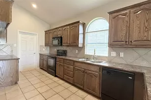 7810 Corona Ct, Arlington, TX 76002 - Photo 8